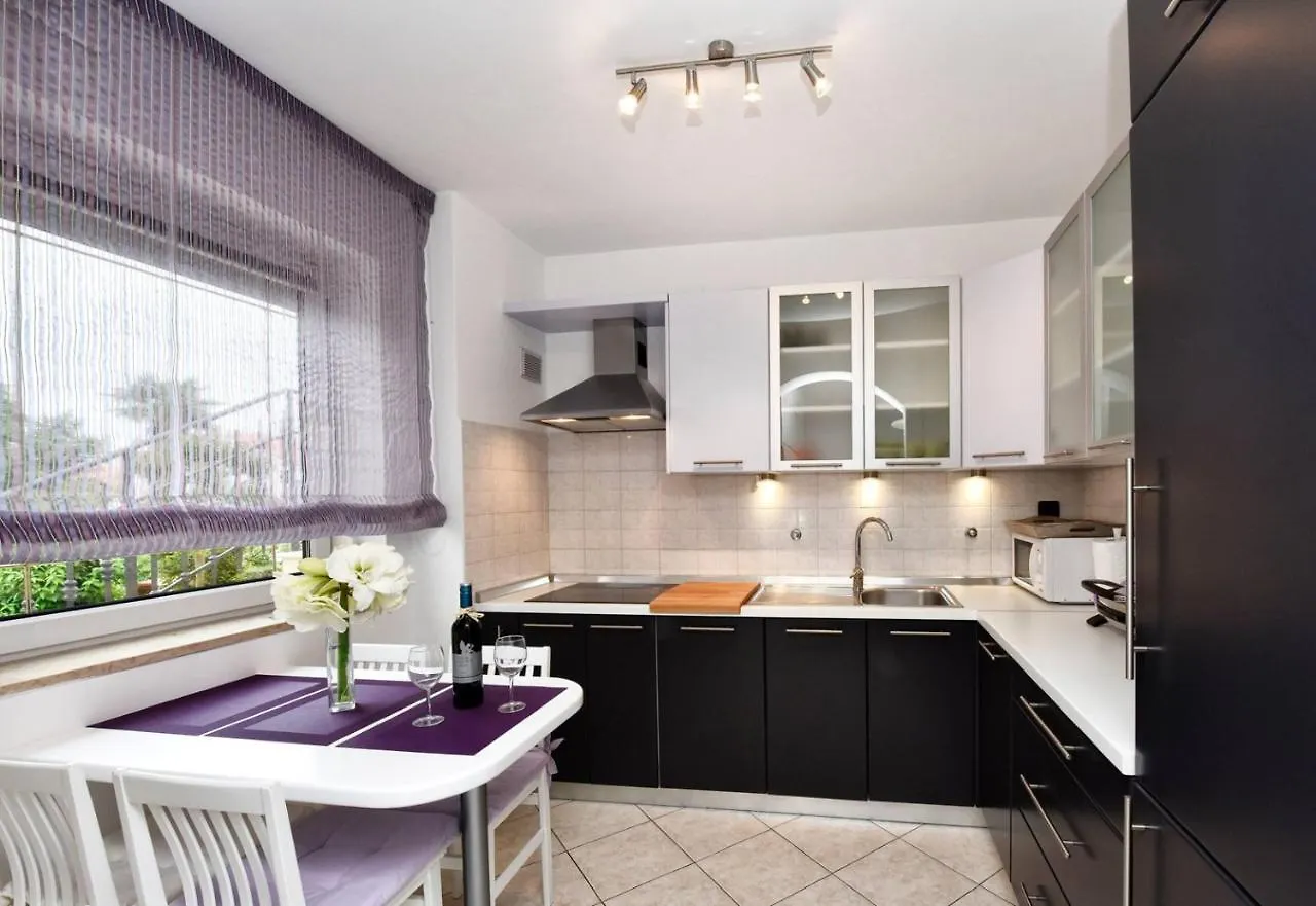 Apartments Sanja In One Of Favourite Part Of Porec Beach Area Gasthuis