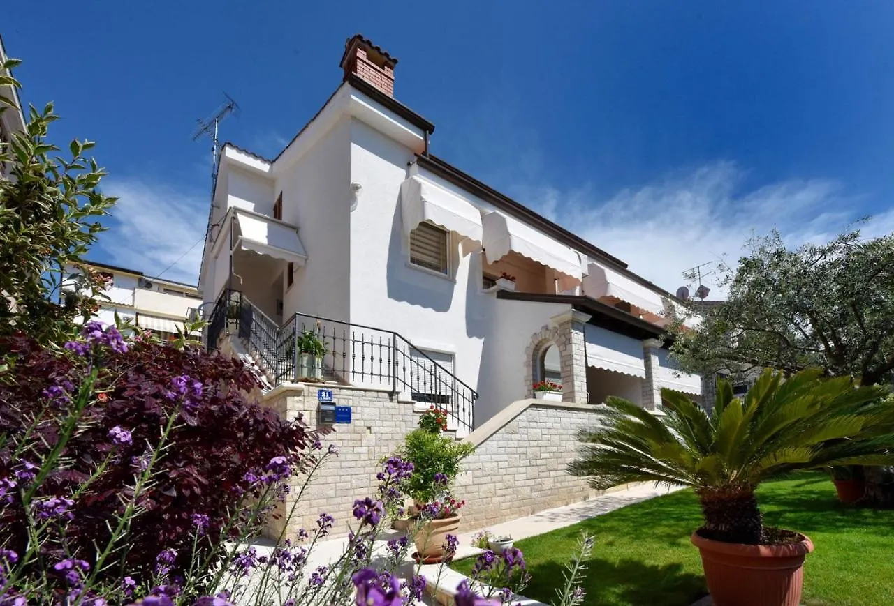 Apartments Sanja In One Of Favourite Part Of Porec Beach Area 3*,