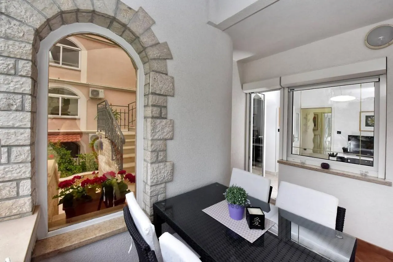 Apartments Sanja In One Of Favourite Part Of Porec Beach Area 3*,