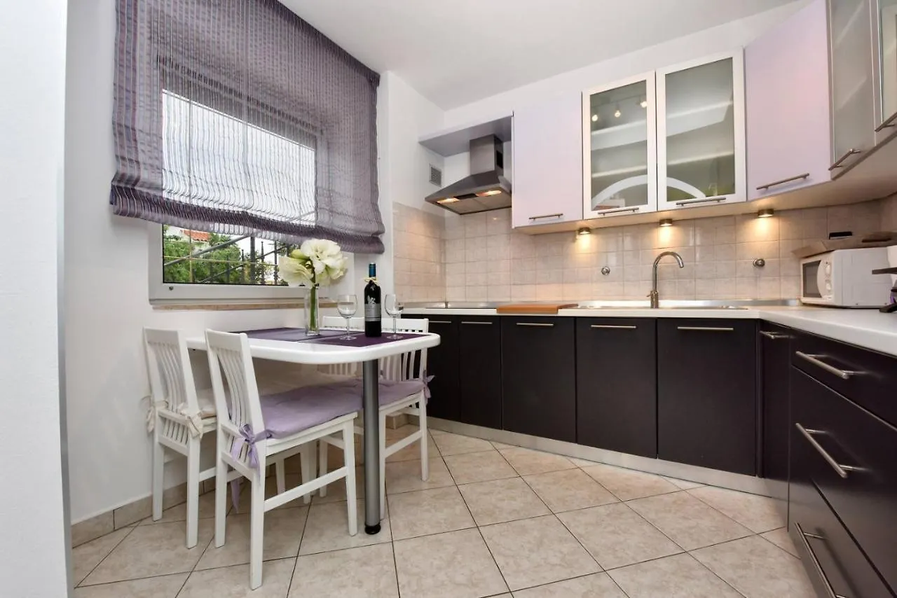 Apartments Sanja In One Of Favourite Part Of Porec Beach Area 3*,  Kroatië