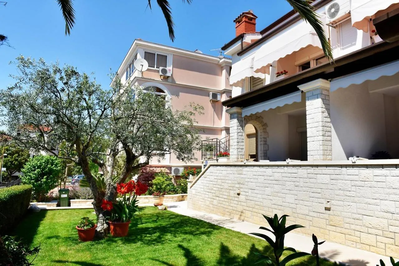 Apartments Sanja In One Of Favourite Part Of Porec Beach Area Gasthuis