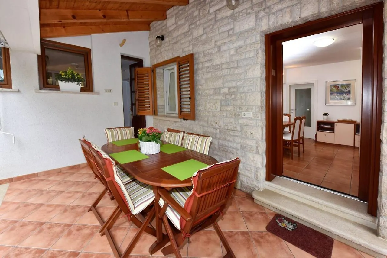 *** Gasthuis Apartments Sanja In One Of Favourite Part Of Porec Beach Area Kroatië