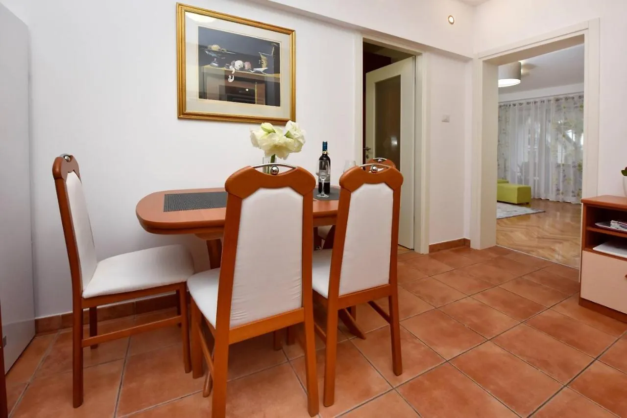 Apartments Sanja In One Of Favourite Part Of Porec Beach Area 3*,