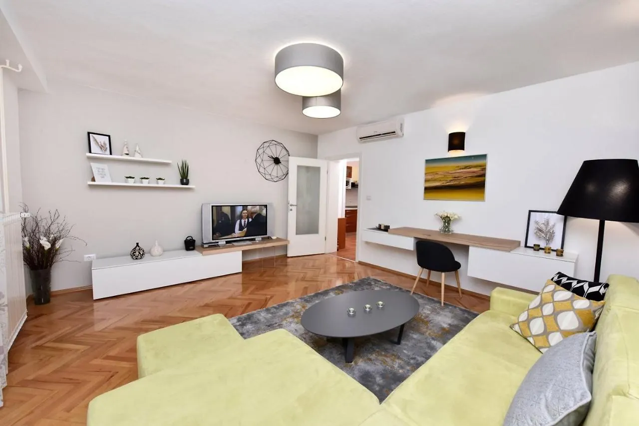 Apartments Sanja In One Of Favourite Part Of Porec Beach Area Kroatië
