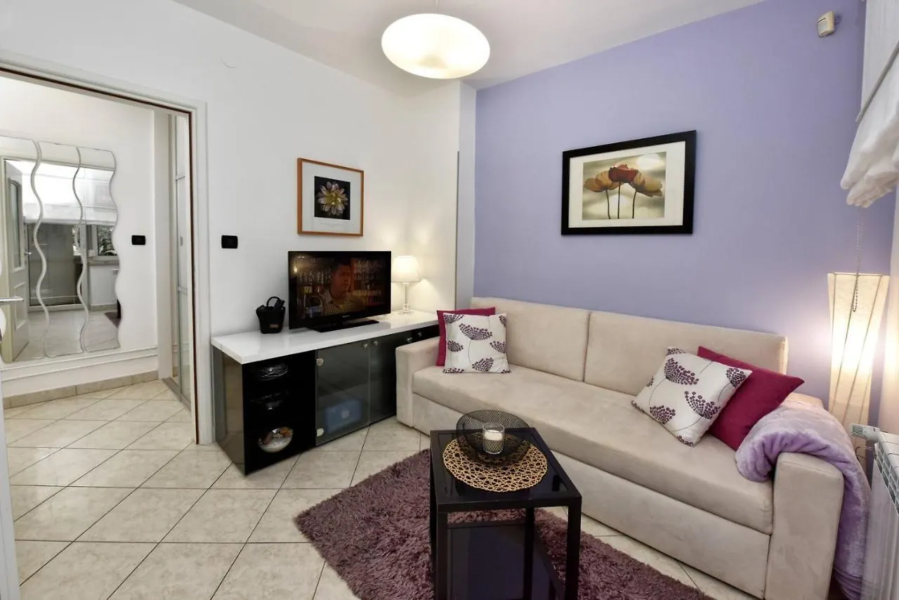 Apartments Sanja In One Of Favourite Part Of Porec Beach Area Gasthuis