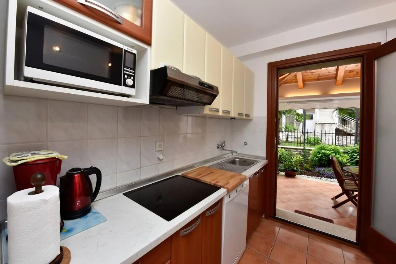 Apartments Sanja In One Of Favourite Part Of Porec Beach Area 3*,