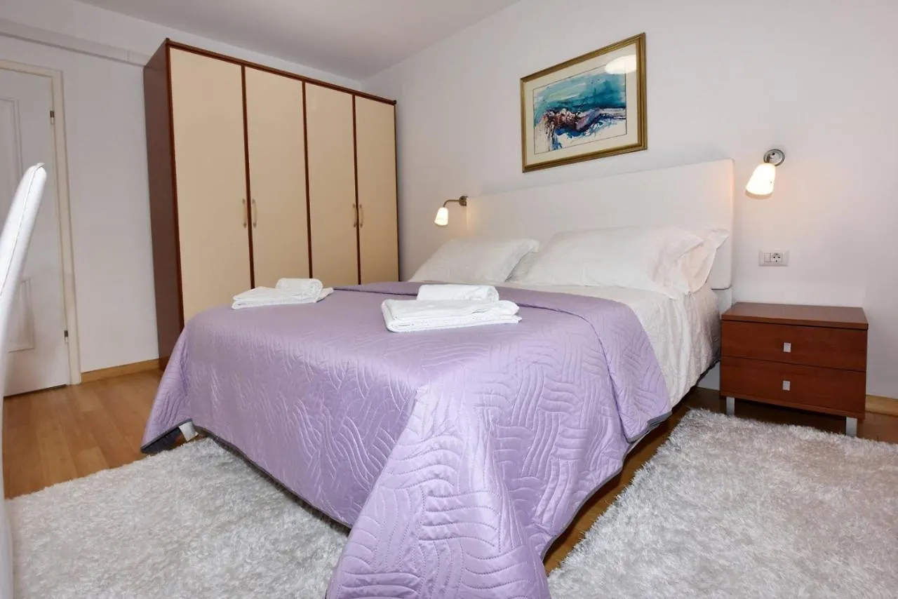 Gasthuis Apartments Sanja In One Of Favourite Part Of Porec Beach Area