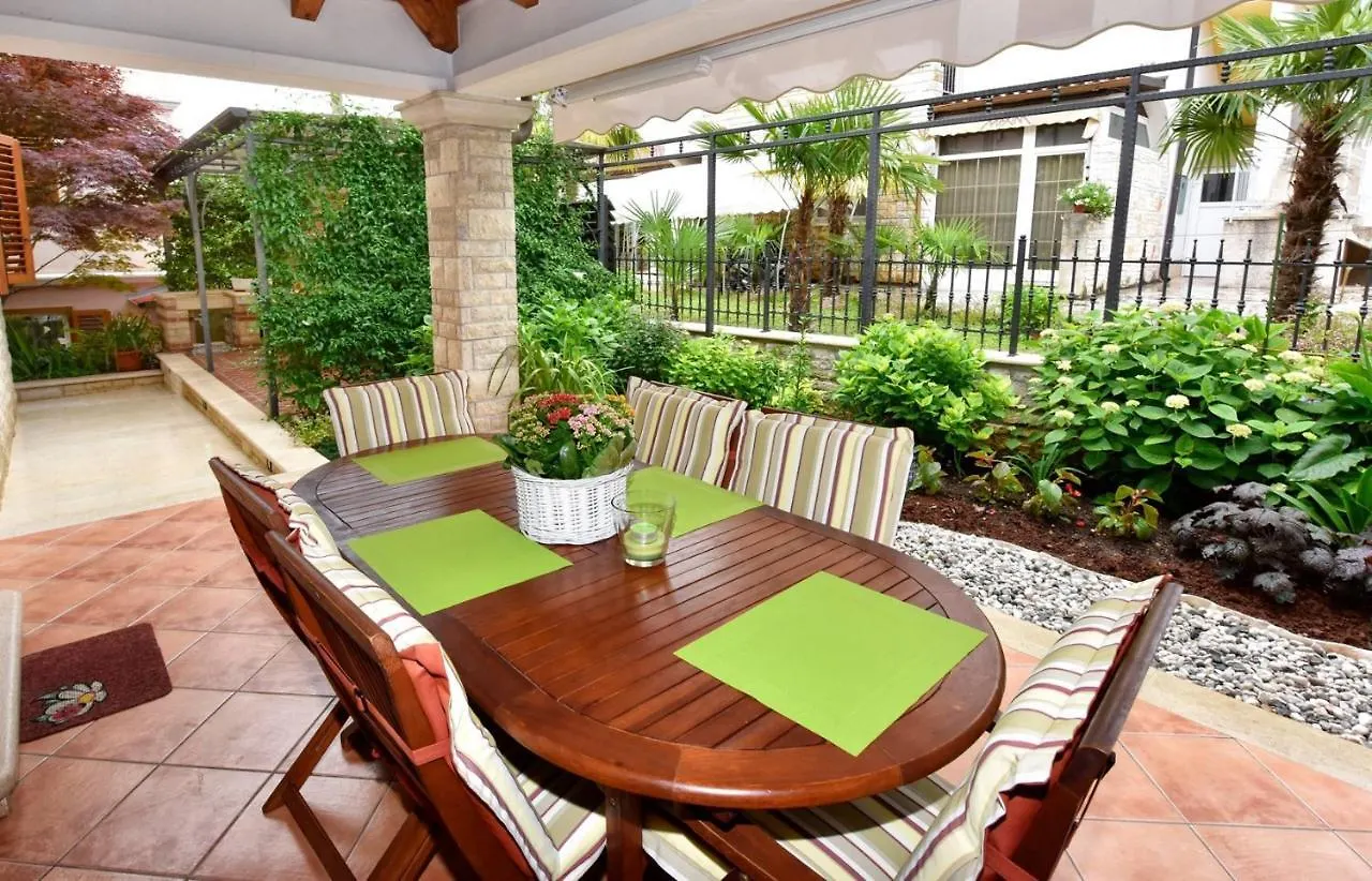 Apartments Sanja In One Of Favourite Part Of Porec Beach Area Kroatien