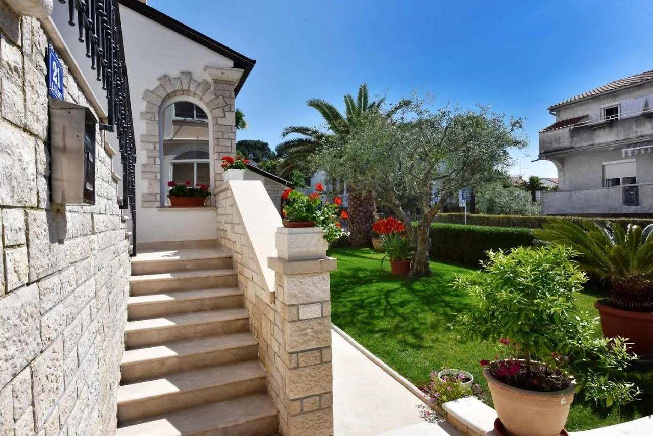 Apartments Sanja In One Of Favourite Part Of Porec Beach Area 3*,  Kroatien