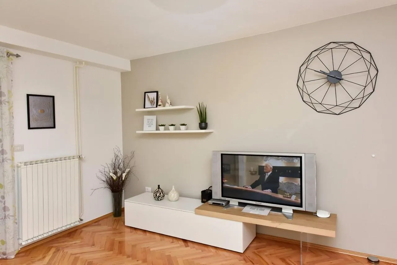 Apartments Sanja In One Of Favourite Part Of Porec Beach Area Croácia