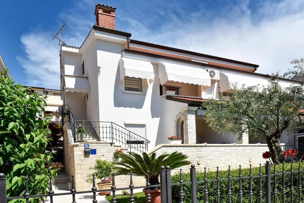 Casa de hóspedes Apartments Sanja In One Of Favourite Part Of Porec Beach Area